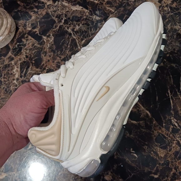 ⚫️  Nike AirMax Deluxe Streetwear/Lifestyle Shoes Size 7 Men/8.5 Women - Picture 8 of 13